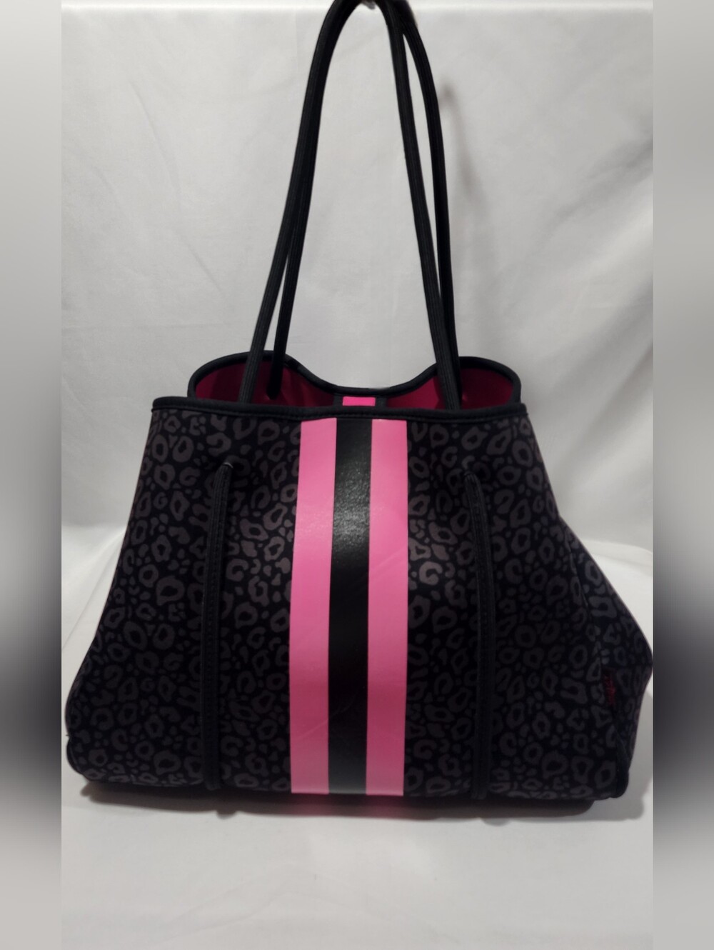 Glitzy Girlz Boutique Black Leopard Neoprene Tote w/ Pink Stripe Matching Pouch - Picture 9 of 13